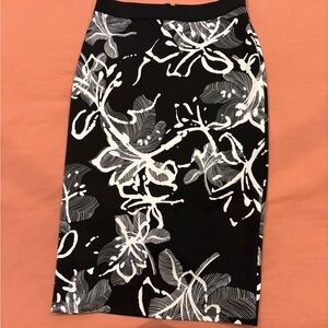 ALFANI BLACK & WHITE PENCIL SKIRT